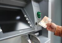 cara mengambil uang di ATM